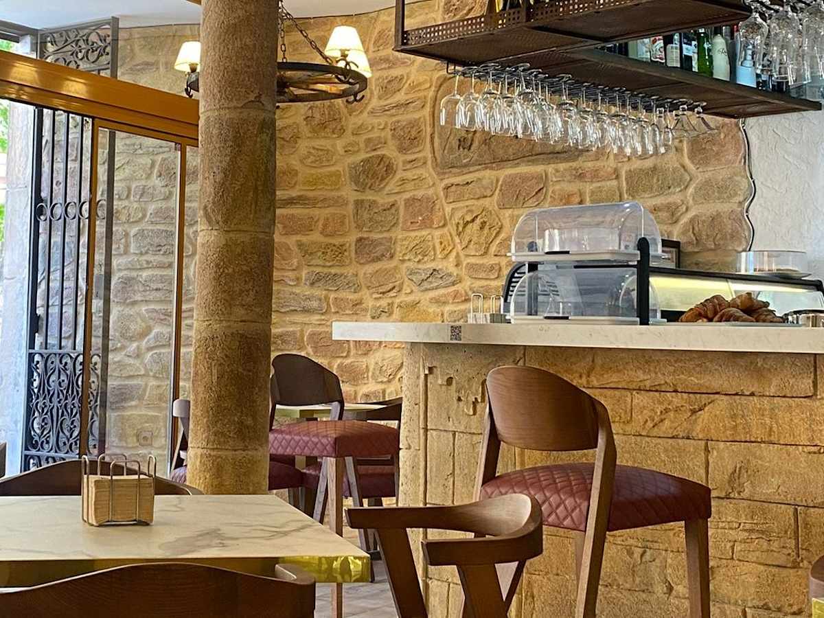 El Rosetón stone bar